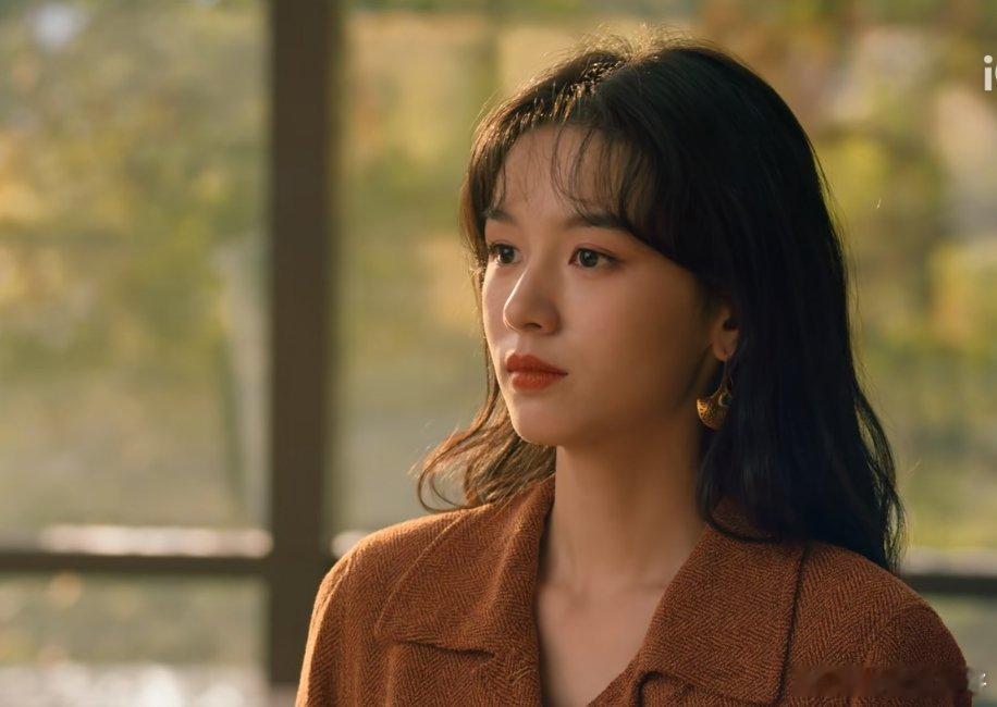 1983看完了，发一点随便截的周也！！夏晓兰太美了！！ 