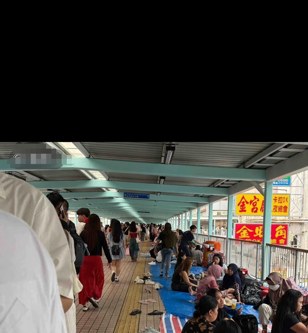 原来以前港人也是吐槽过菲佣席地而坐的，并非只针对大陆游客，大陆游客不要理就行了哈