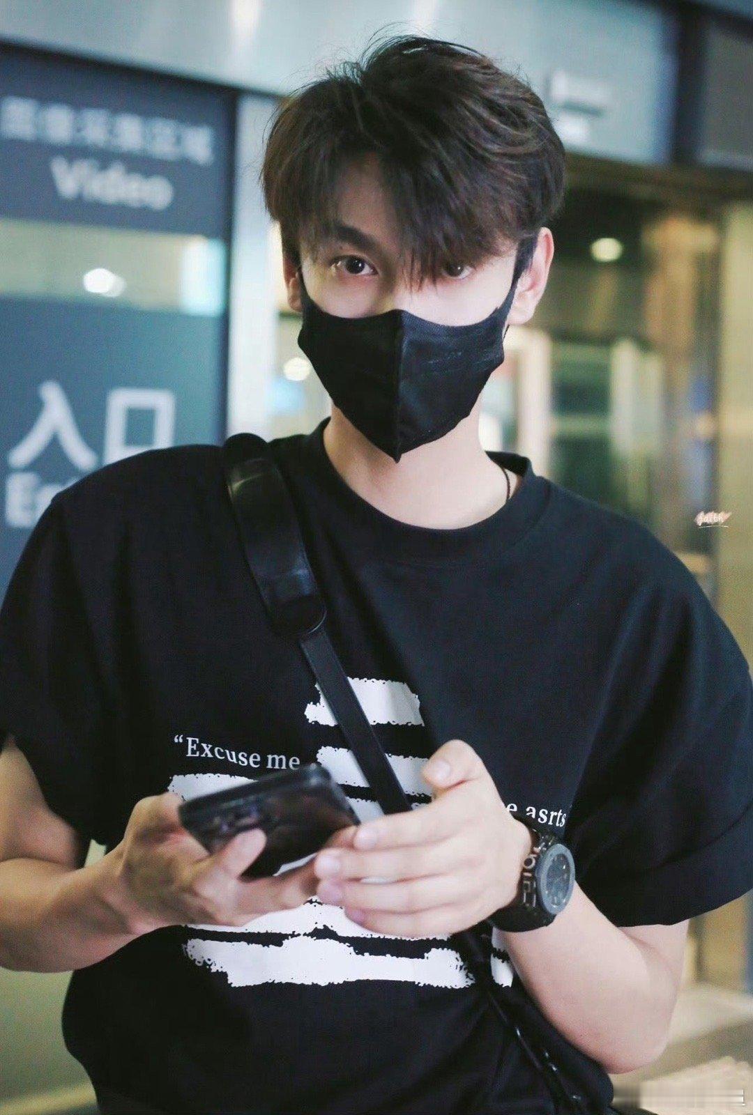 田雷最近也帅成这样子的吗！ ​​​