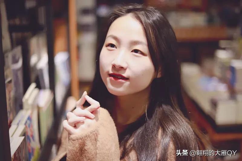 一天嫂子跟小叔子在家里闲聊，我打算逗逗小叔子，笑着说，小叔子，我出个字谜考考你，