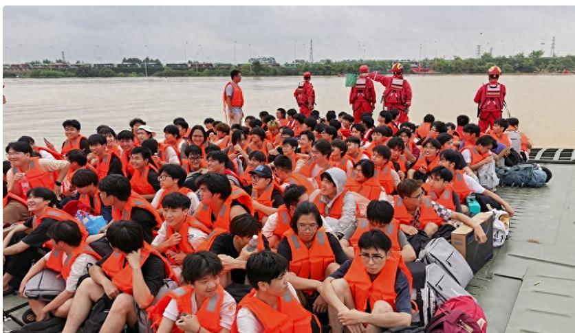 永远可以相信广西抢险力量！
当广西横州、贵港等地相继告急的消息传遍全网，全区一口