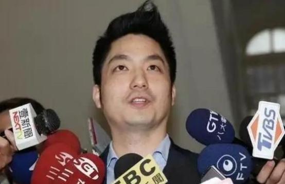 台北市市长、蒋介石的曾孙蒋万安直接把话撂下了！他当着媒体的面斩钉截铁地表示，自己
