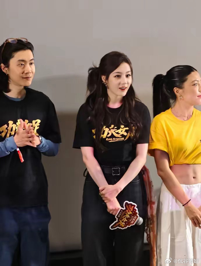 呆萌名场面出圈！迪丽热巴听闻星爷女儿到场，四连震惊太可爱近日，周星驰新片宣传活动