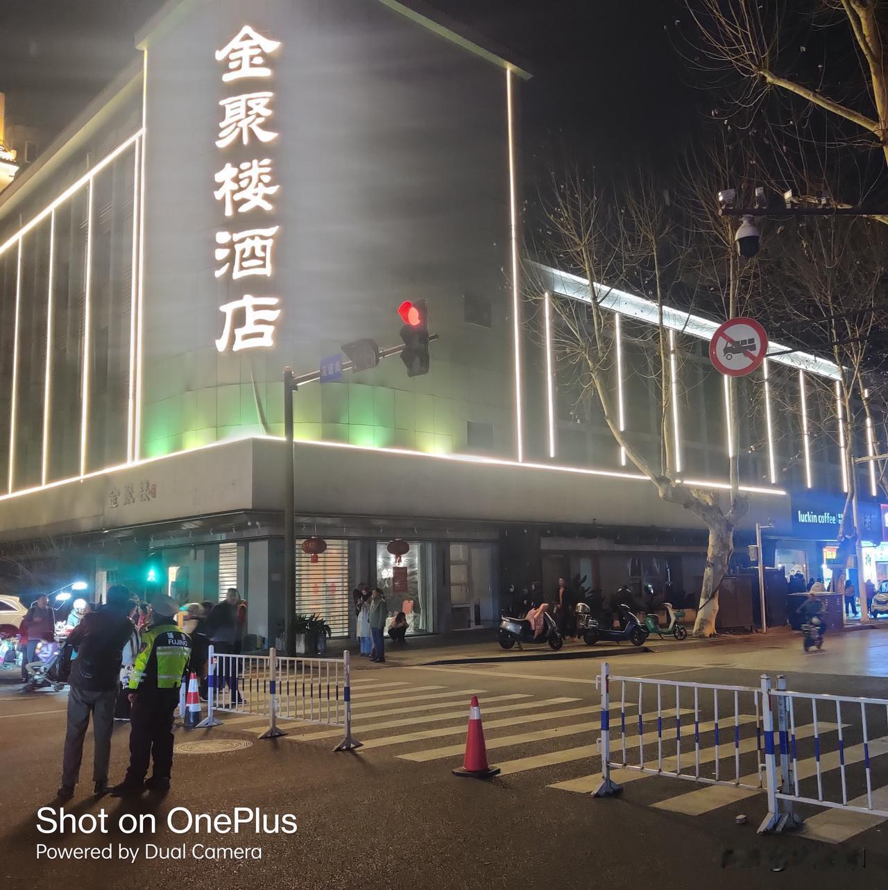 晒图笔记大赛大年初一、初二，扬州旅游景区爆棚，个园、东关街游客井喷，不得不采取限