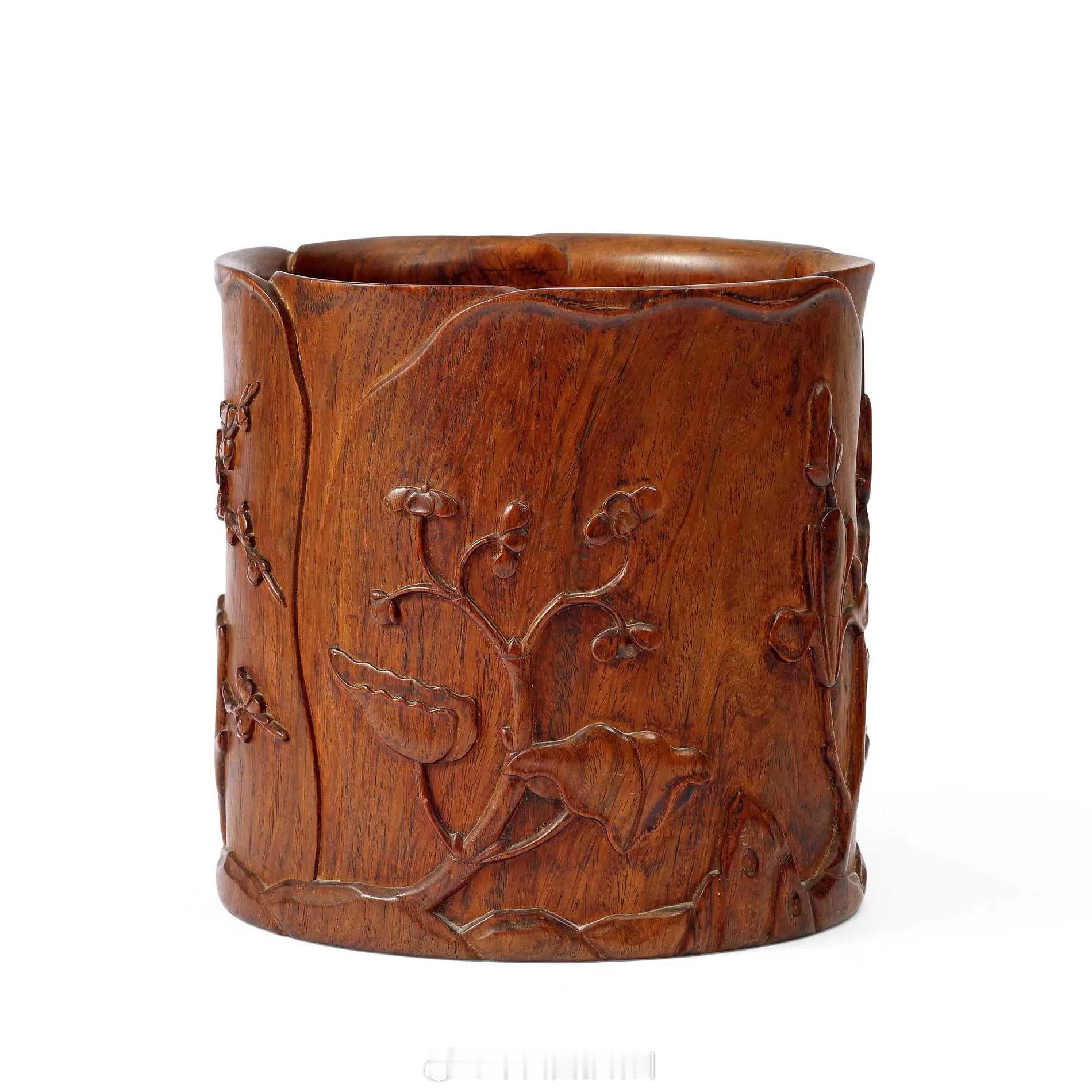 悦木集 | 明 黄花梨雕四季花卉葵口笔筒明代黄花梨葵口笔筒，以“四季花卉”为饰，