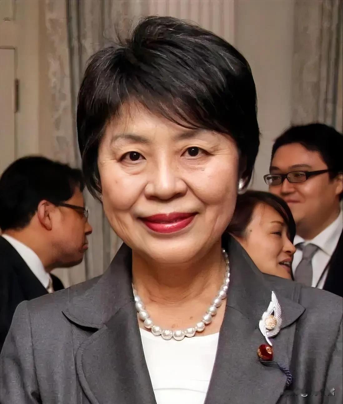 能力在高市早苗之上，上川阳子绝对能担日本首相这份责任。目前她是众议院议员，辅佐多