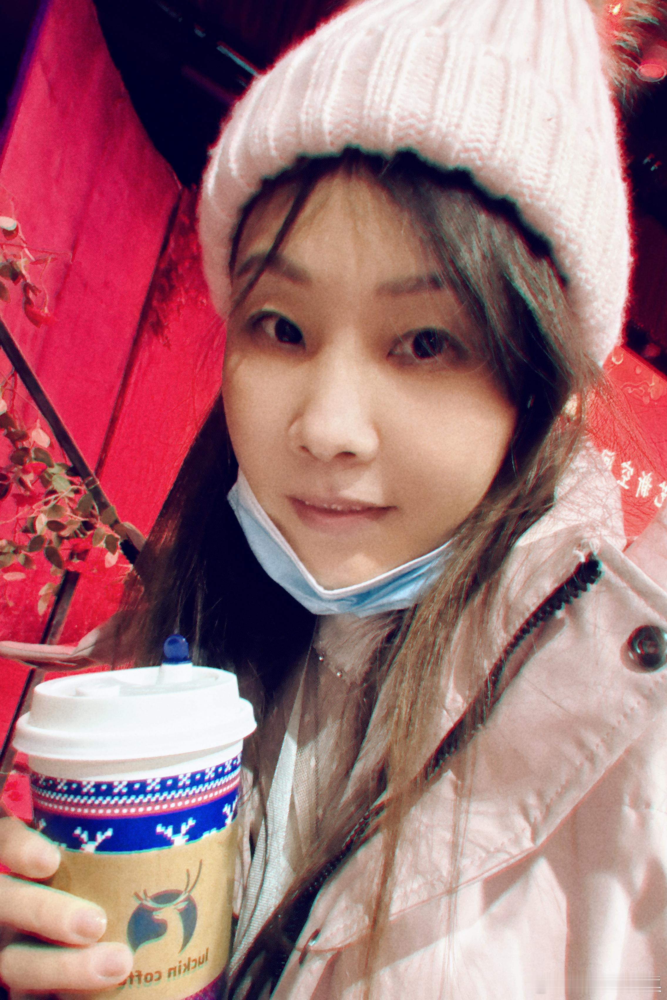 独立是最好的铠甲，当你依附别人时，你会失去一切。当你又美又忙时，何惧患得患失，做