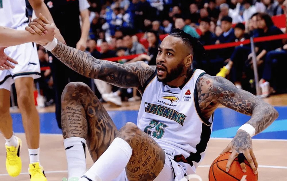 莫兰德全场9中6，得到14分8篮板2助攻3盖帽5次犯规