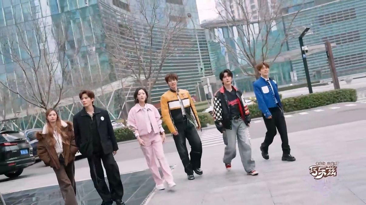 徐艺洋这是掉进黄子韬窝了吗 徐艺洋真的太无助了，满心欢喜来录综艺，结果全员集体抽