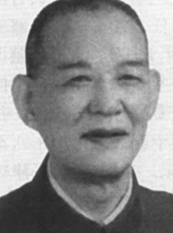 1941年，保卫部长钱益民让警卫员下河洗澡警卫员下河后，钱益民却拿走了他们的腰带