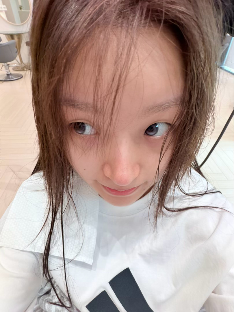 今天终于能化妆了出门洗个头回家化妆 