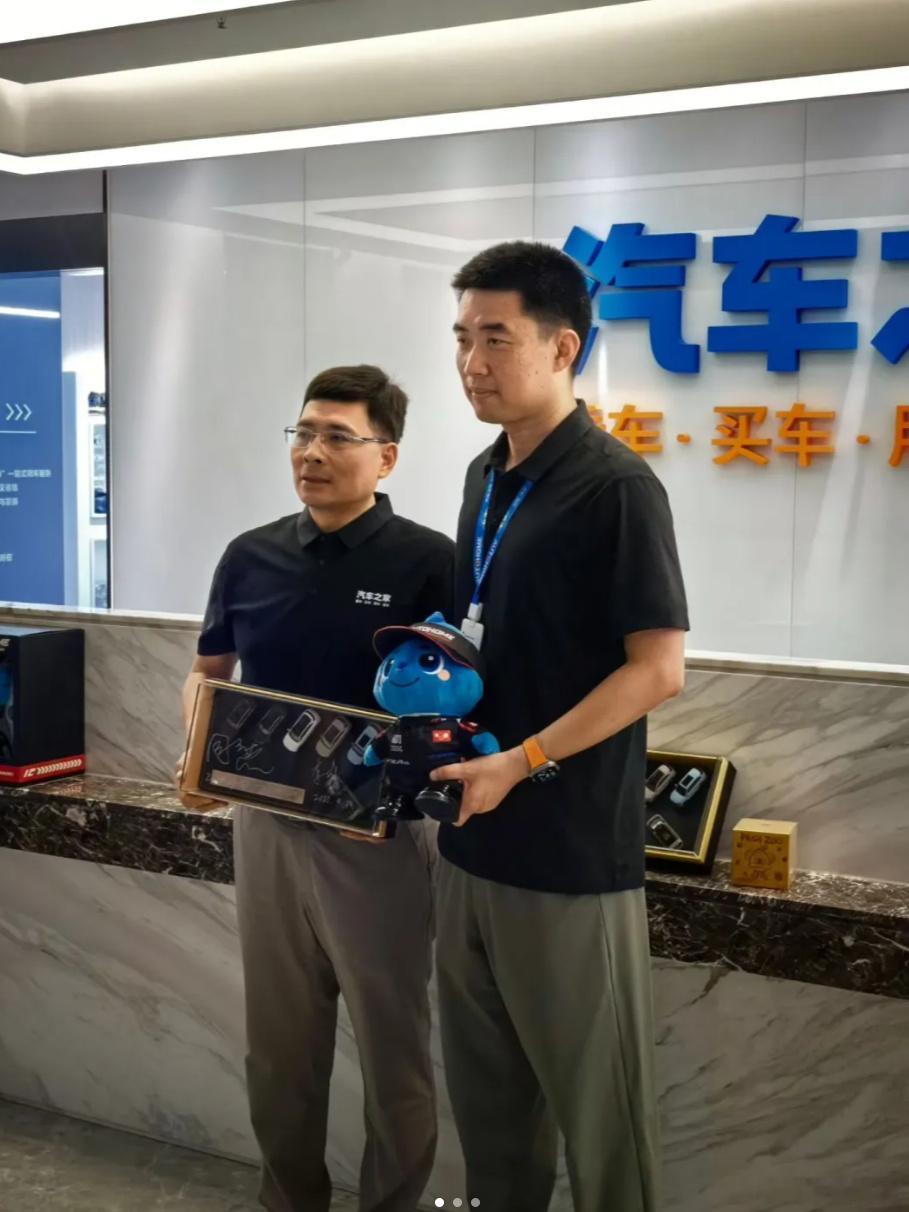 李想回汽车之家了 9月20日，回老家了，海尔老总亲自接待并合影。海尔周云杰和李想