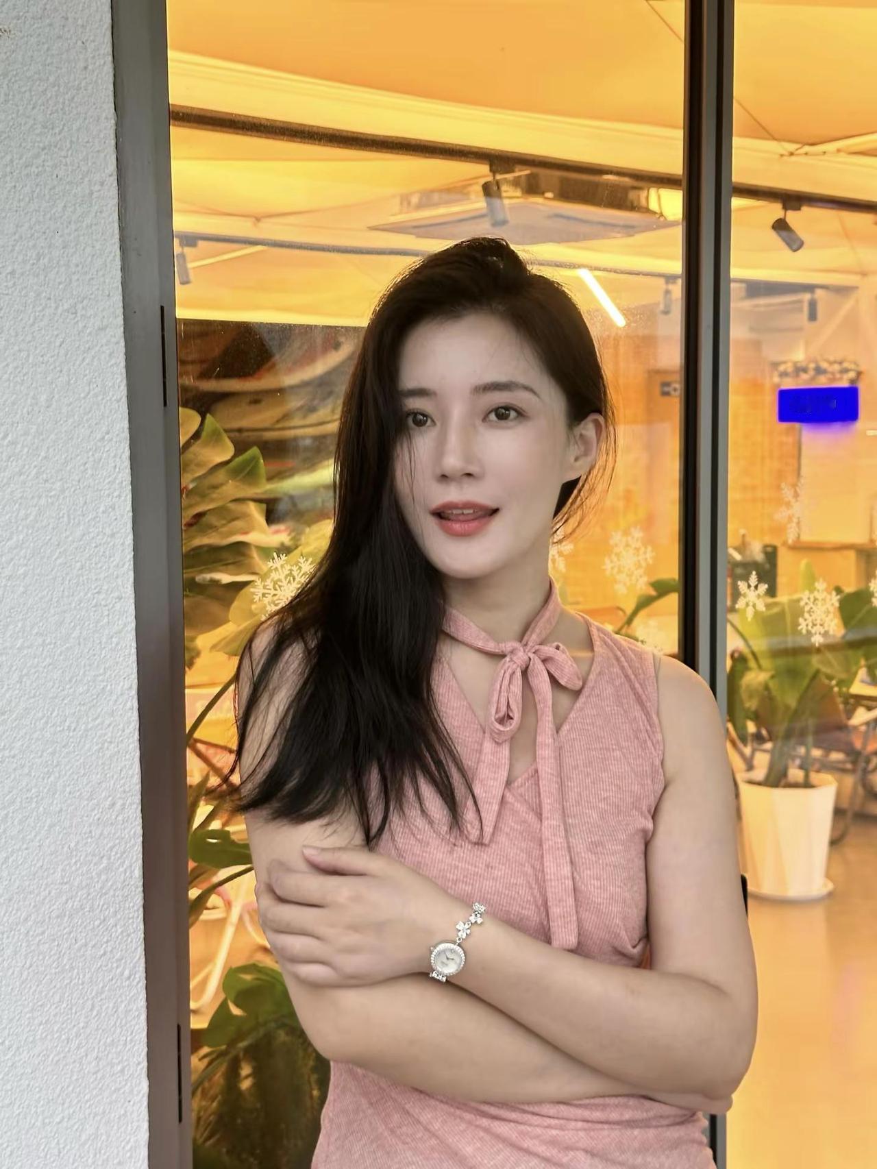 猜猜这是拍啥呢 温柔姐姐穿搭 温柔职场风穿搭 咖啡店穿搭