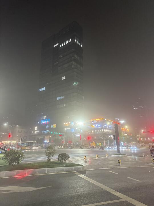 西安这个天气是认真的嘛。。。。。。。