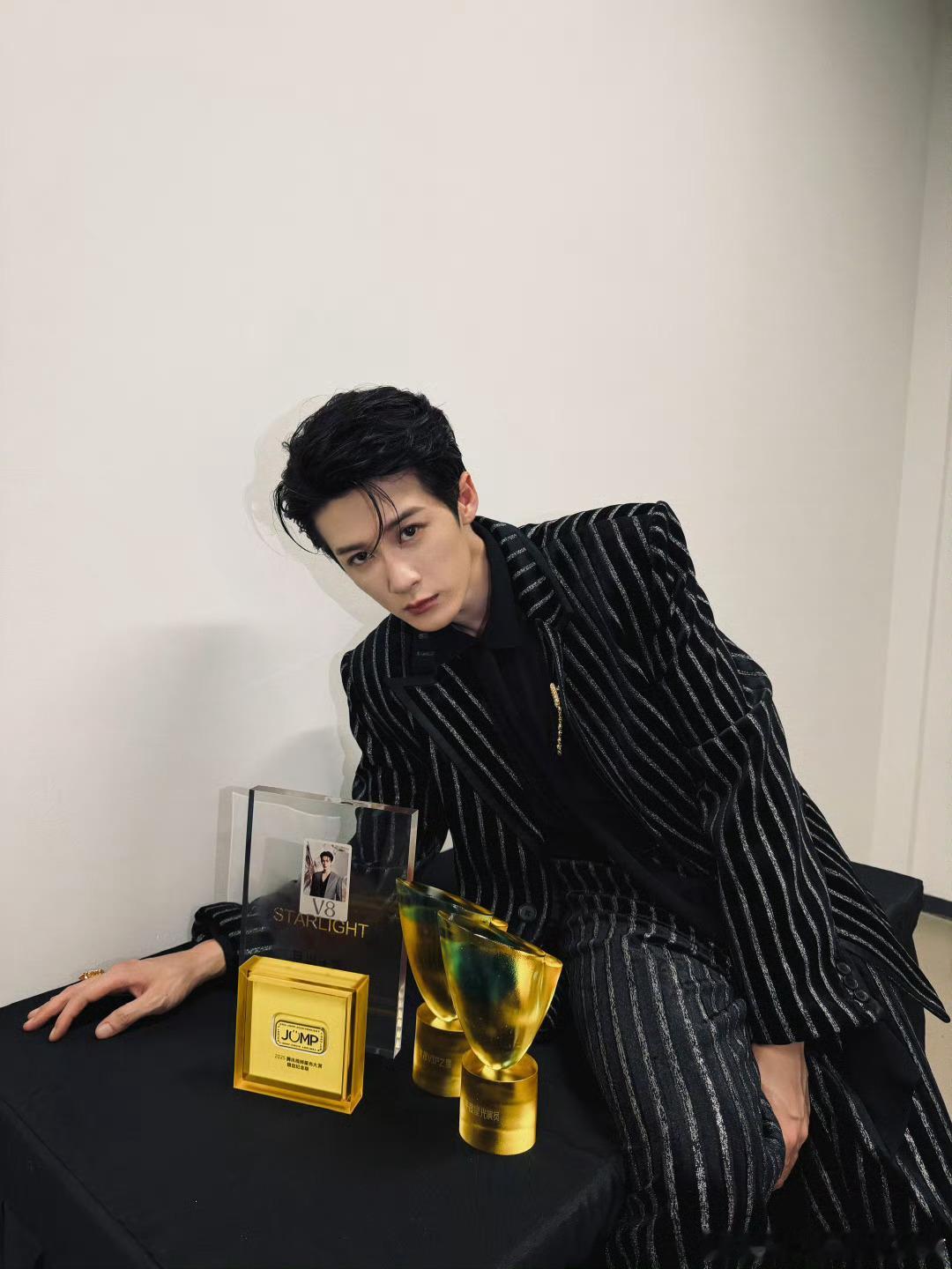 檀健次真的拿了三个奖恭喜檀健次，实至名归，这一年，对檀健次来说是丰收的一年，于观