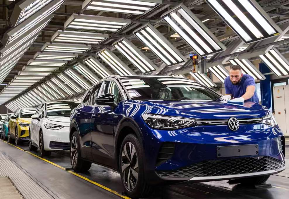 欧洲电动汽车销量仅落后中国三年
交通与环境(T&E)的最新研究表明，如果欧洲保持