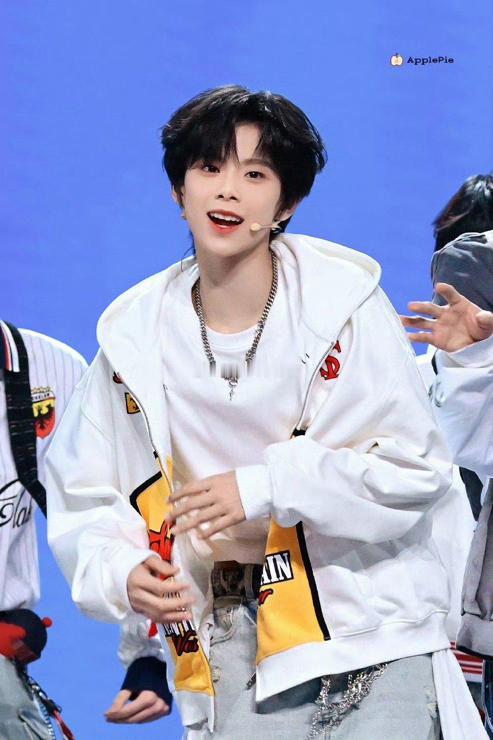 陈奕恒 张桂源 杨博文 陈思罕川渝春晚饭拍 