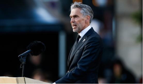 荷兰明要抢，英国要明抢，澳大利亚要明抢，巴拿马也要明抢……中国已经强大了，为什么