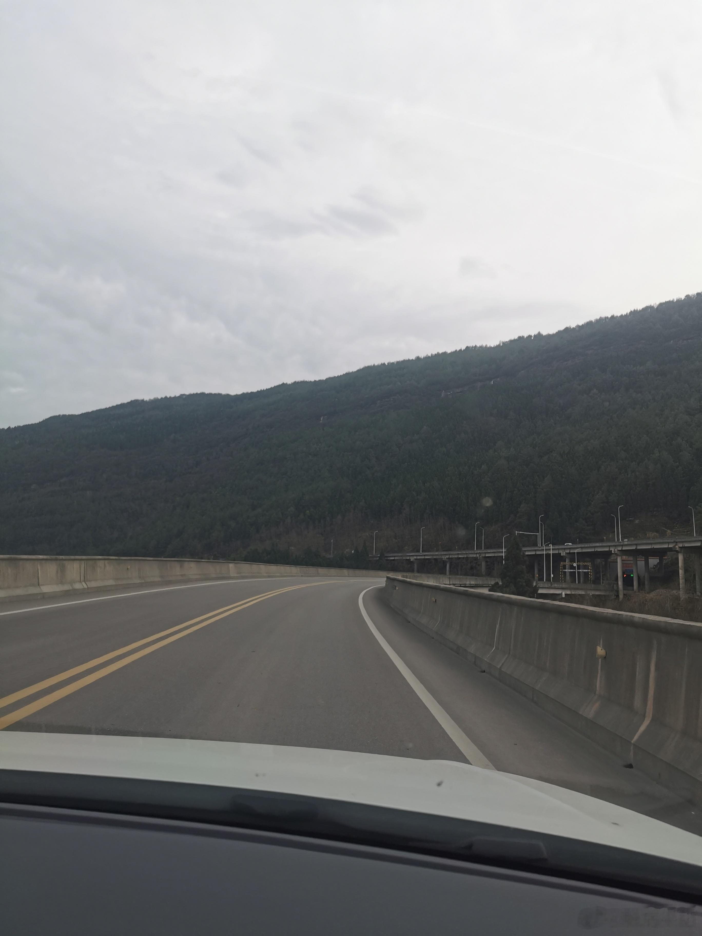 如果双方老家有距离，去那边过年，也是一个可以再进一步讨论出共识和给指导意见的事。