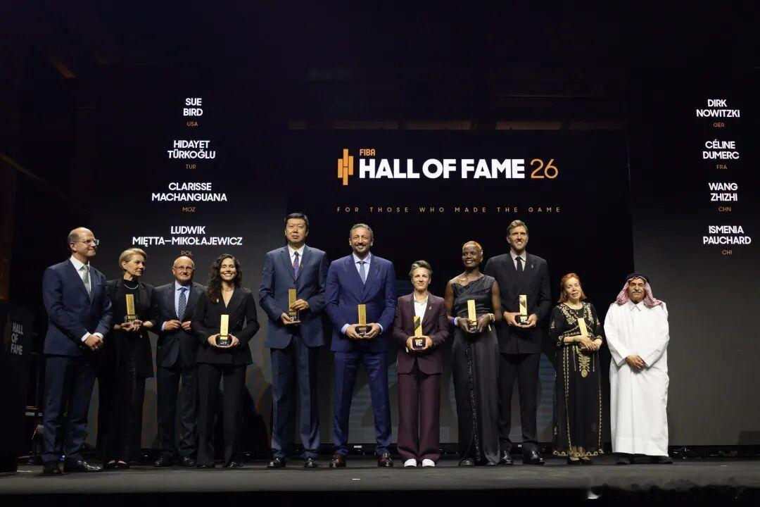 王治郅入选国际篮联篮球名人堂中国篮协发贺信祝贺王治郅 4月22日，王治郅正式入选