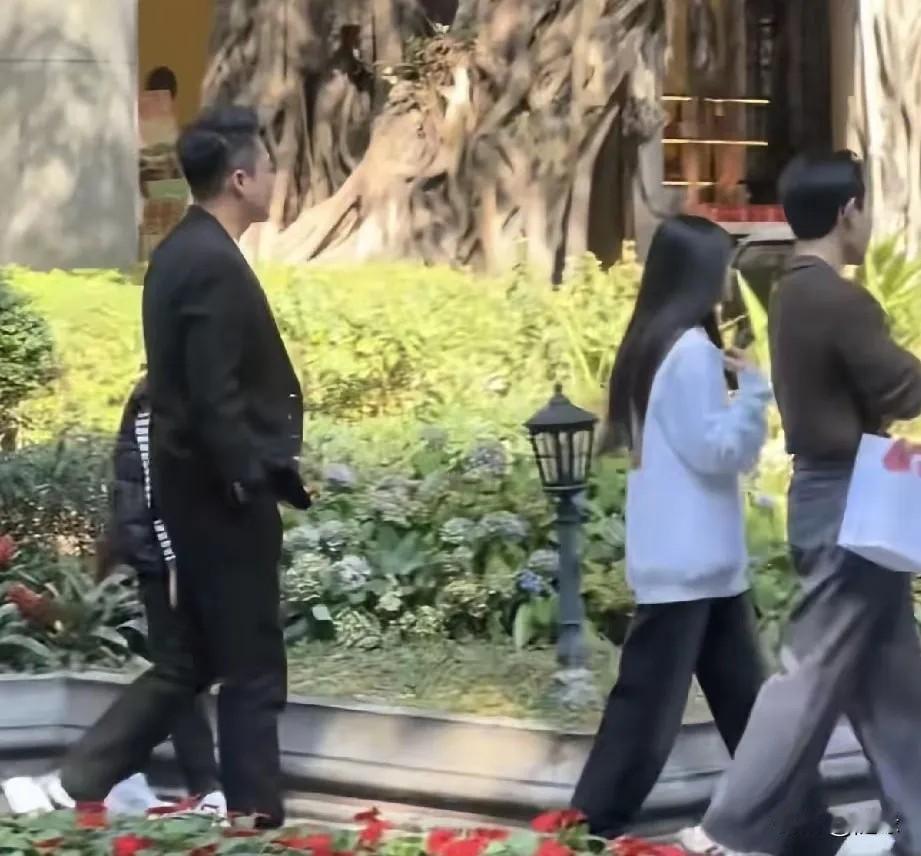 为什么玥儿箖箖没有参加亲妈大S雕像揭幕仪式？
马筱梅回应:两个孩子放寒假之后就回