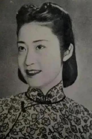 1927年，北京饭店，22岁的唐怡莹趁丈夫不在，与25岁的张学良发生了关系。
 