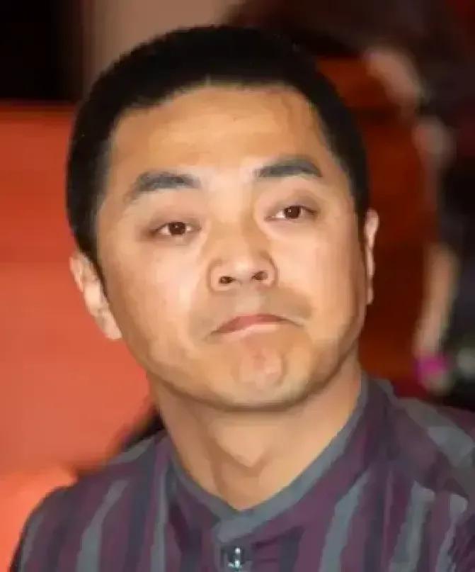 你知道吗？最狠的报复，不是撕扯，是彻底消失。1997年，赵明明挺着大肚子，等来的