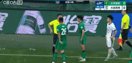 体育 中超联赛第10轮，北京国安VS大连英博海发。比赛第44分钟，北京国安37号