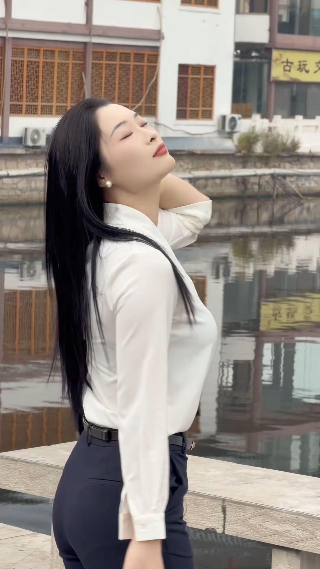 “清醒是为了生活，糊涂是为了快乐，         把别人还给别人，让自己回归自