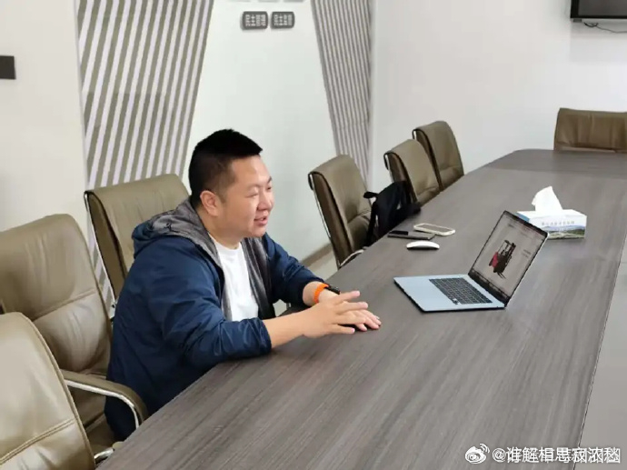 台州的他用匠心守初心让传统产业焕发新机 从企业车间到代表联络站，从经营自家工厂到