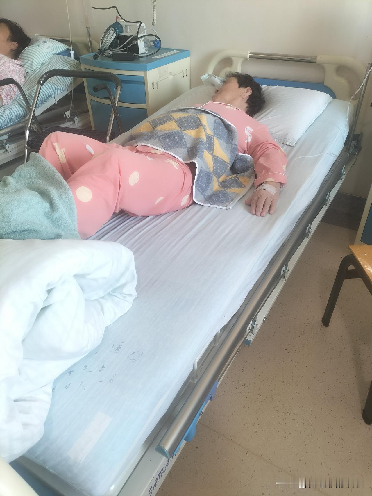 我是乌鲁木齐人，73年属牛的，今年53岁。离婚已经8年了。

最近，我越来越觉的