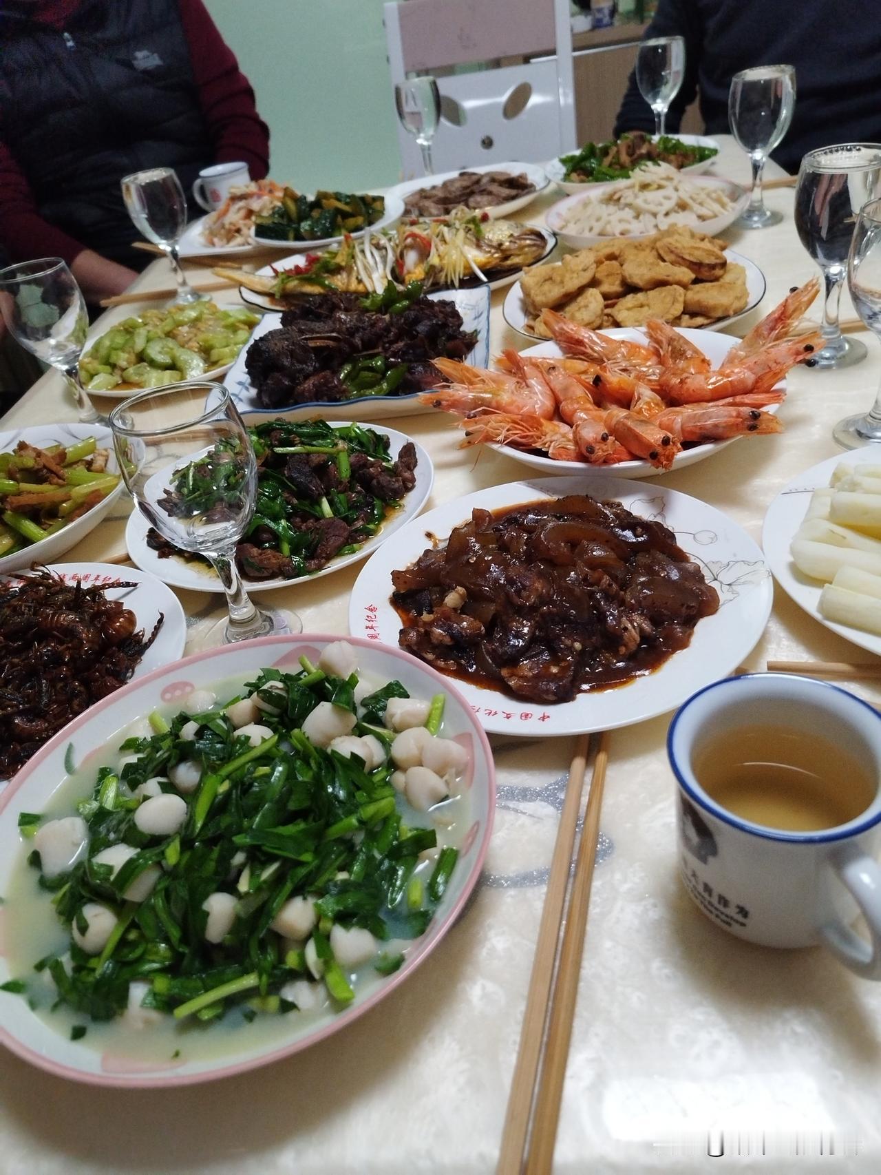 我的小叔子是局长，但是家族里好多说他非常抠门。

我小叔子在这个家族里算是最有出