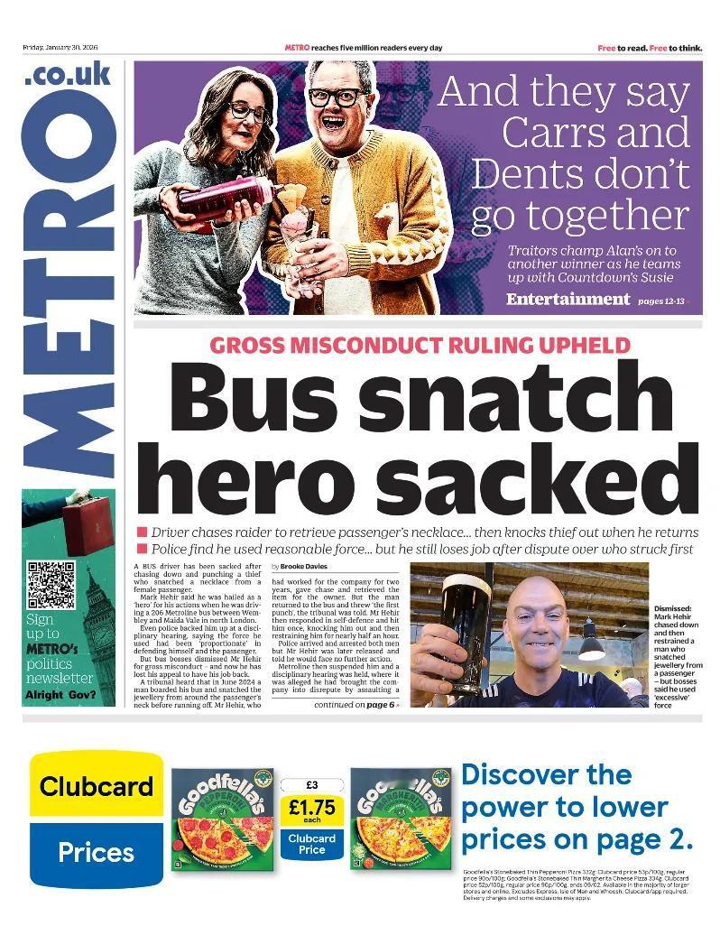 据英国《地铁报》道，一名英国公交司机在追捕一名偷走一名女乘客项链的小偷后被解雇。