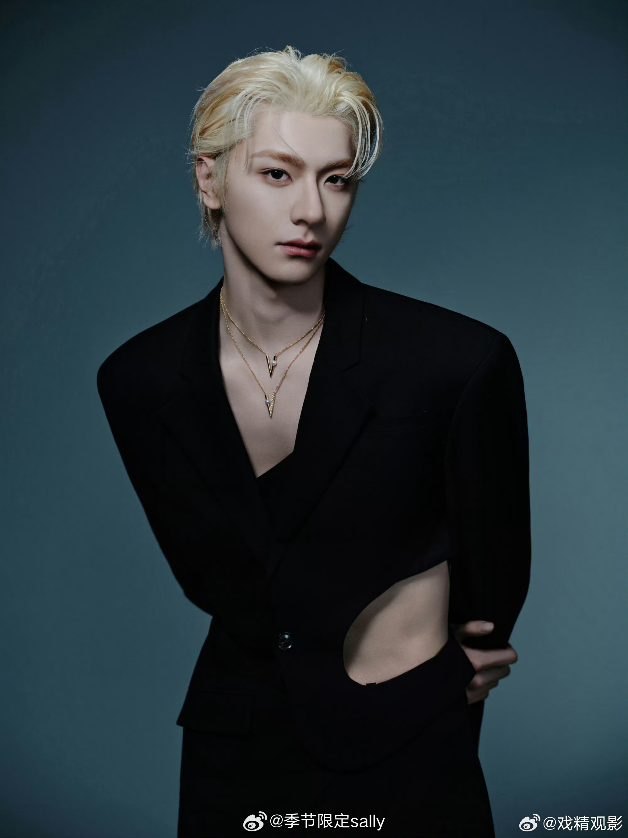 林一别试探了有市场 他那个腰侧留白的设计谁想的，若隐若现比全露还要撩人，冷感眼神