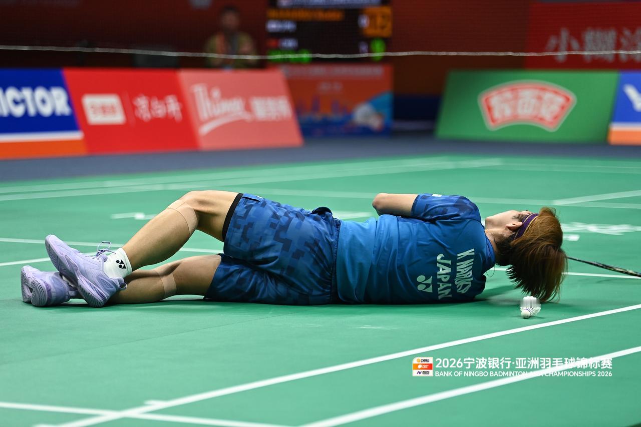 宁波亚锦赛男单1/4决赛
石宇奇2 - 0（21-18, 21-18）击败日本选