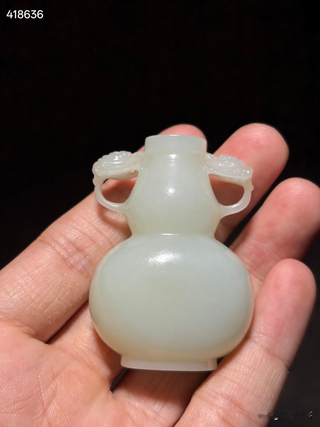 清和田玉福耳葫芦鼻烟壶
尺寸5.3×3.8×2.4厘米