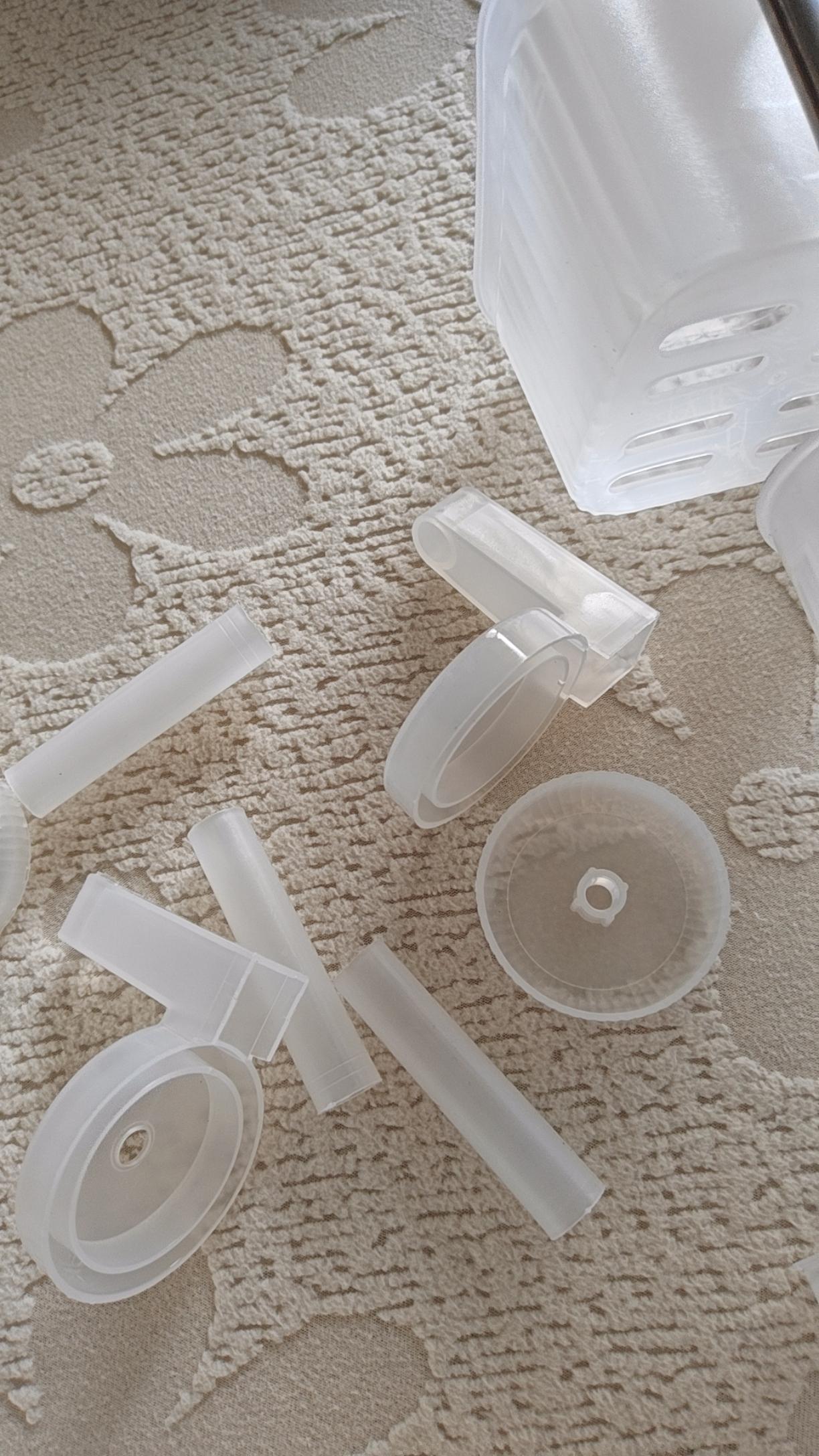 哪知便宜没好货，寄过来这东西，琢磨半天装好了，一会就掉下来，弄得一地的生姜大蒜。