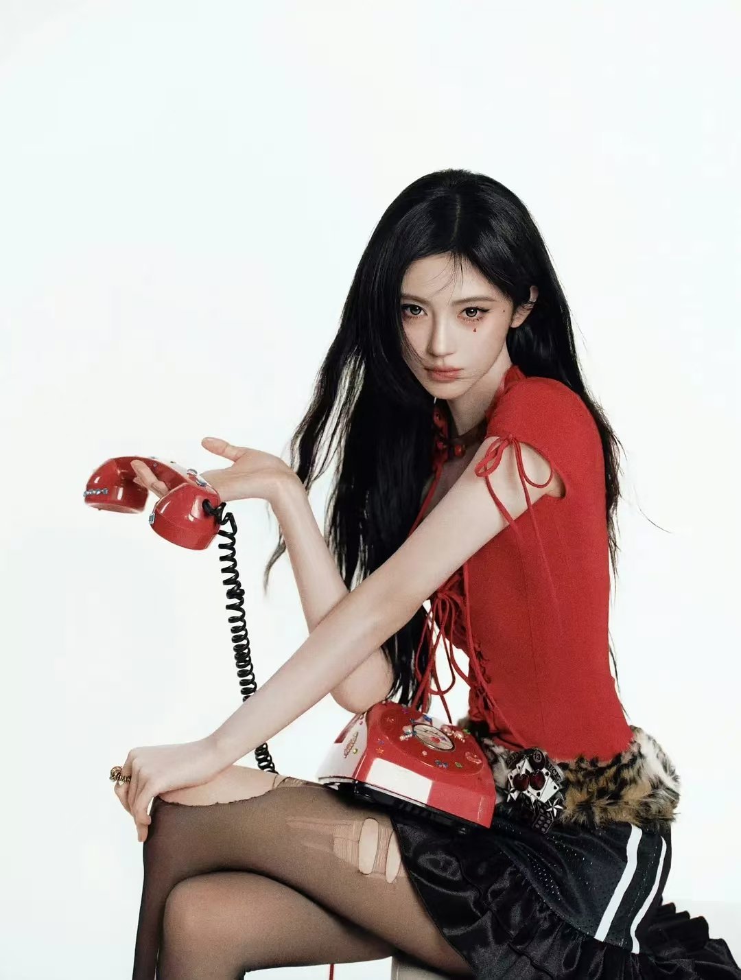 小鞠之前走的不是纯欲风吗？现在换风格了吗？有人能get到吗？ 