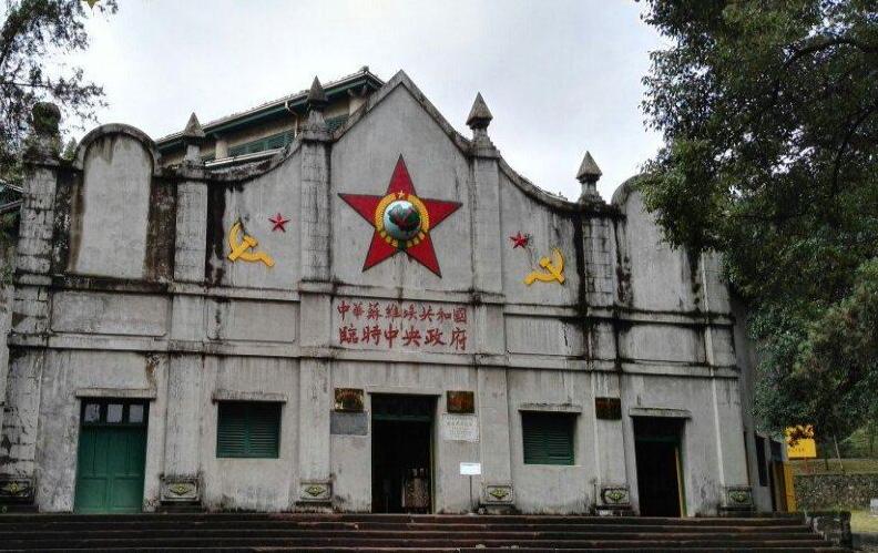 法律早就规定，不许收彩礼
   1931年11月，中华苏维埃第一次全国代表大会在