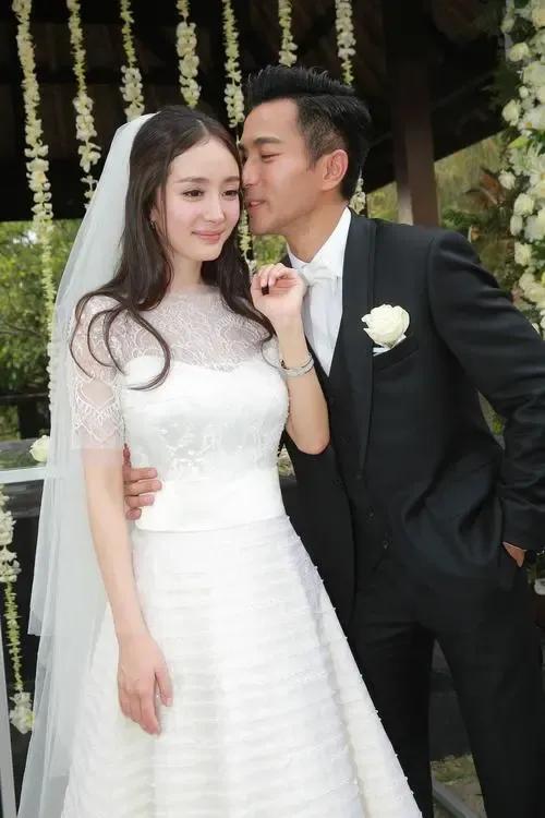 #娱乐圈真爱探讨# #娱乐圈热点讨论# 
网传刘恺威与杨幂复婚了，真实性吗❓
虽