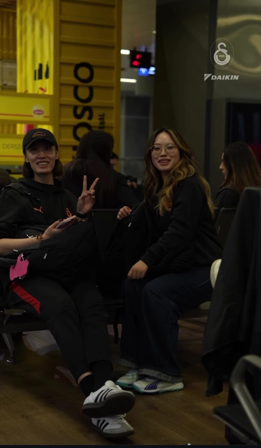 王媛媛随队去今晚21点比赛的客场阿拉斯货运。我在企鹅体育直播间直播本场比赛。王媛