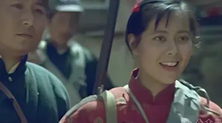 大家猜猜，这是哪位著名演员的妻子？这是在哪部影视剧中？影视剧中扮演的角色是谁？叫