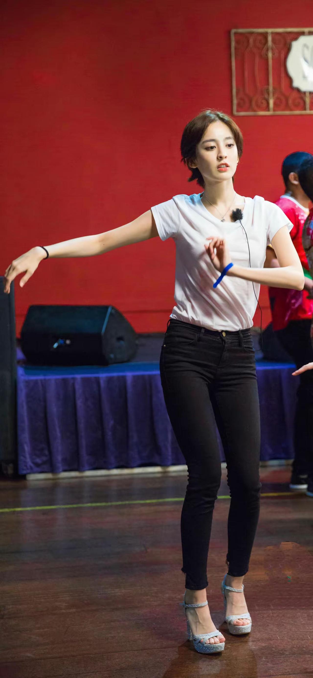 演出前再练几下。
这就跟考试前再看几眼书一样，多少能给自己点心理安慰。
就像运动