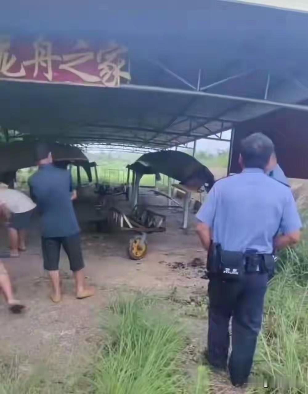 烧龙舟？真是坏到骨子里了。中国龙舟公开赛开赛即将开赛，湖南永州豹岩村龙舟队两艘龙