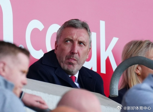 据好体育报道，在解雇阿莫林后，曼联足球总监威尔科克斯向球员们发表讲话，告知球队本