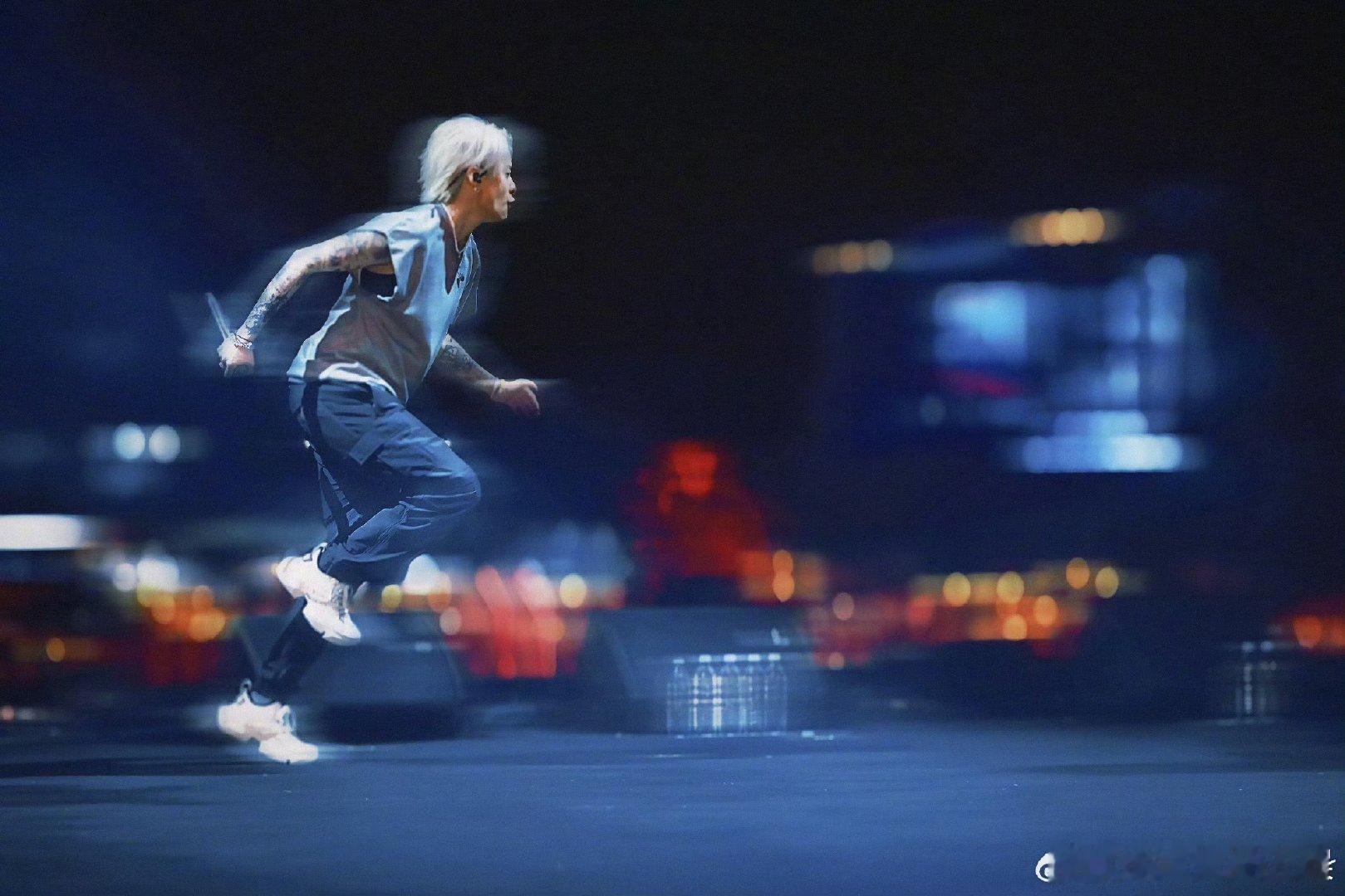 #听Amber鼓励Samuel泪目了# Amber真的太贴心啦，多年的情谊令人羡