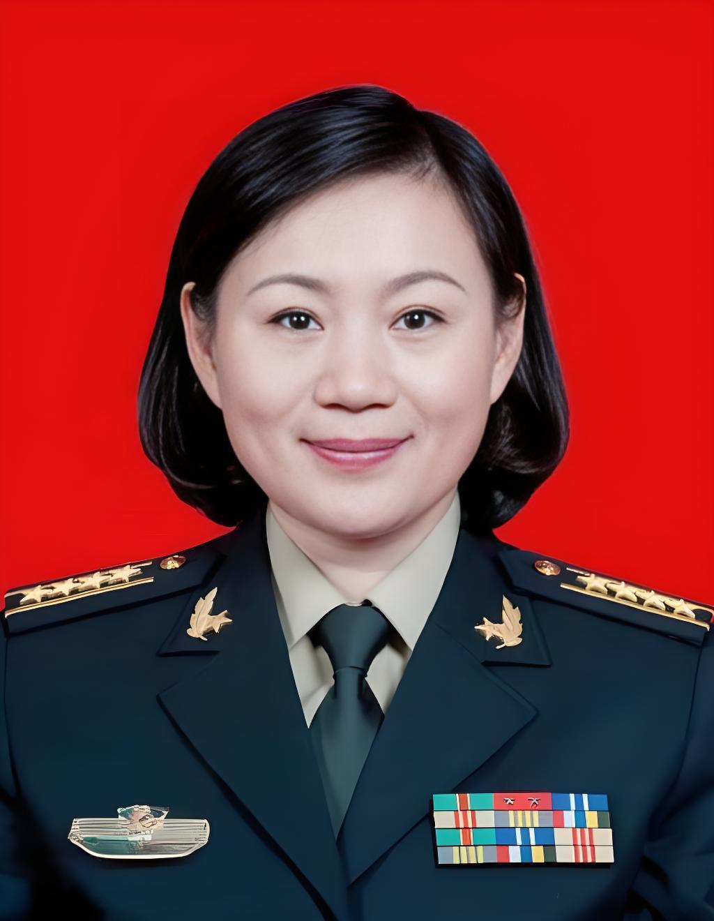 许道江，女，1968年生，河南省新县人，中共党员，大校军衔。
许道江先后毕业于北