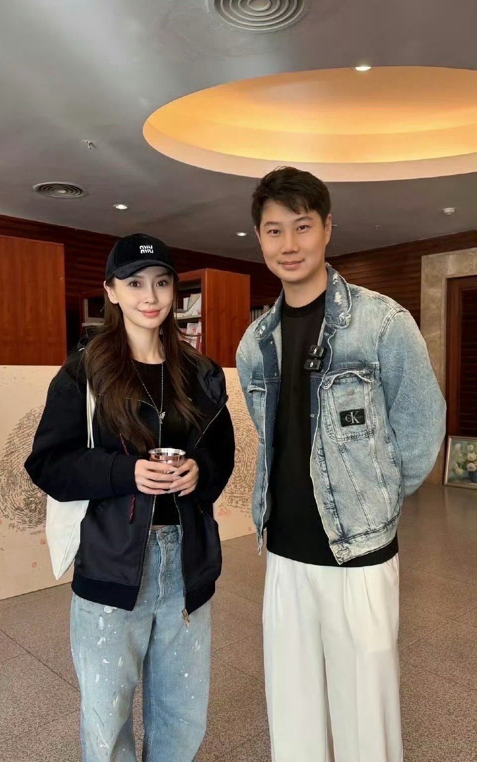 Angelababy出席广电培训来看Angelababy合照生图！状态鲨疯了