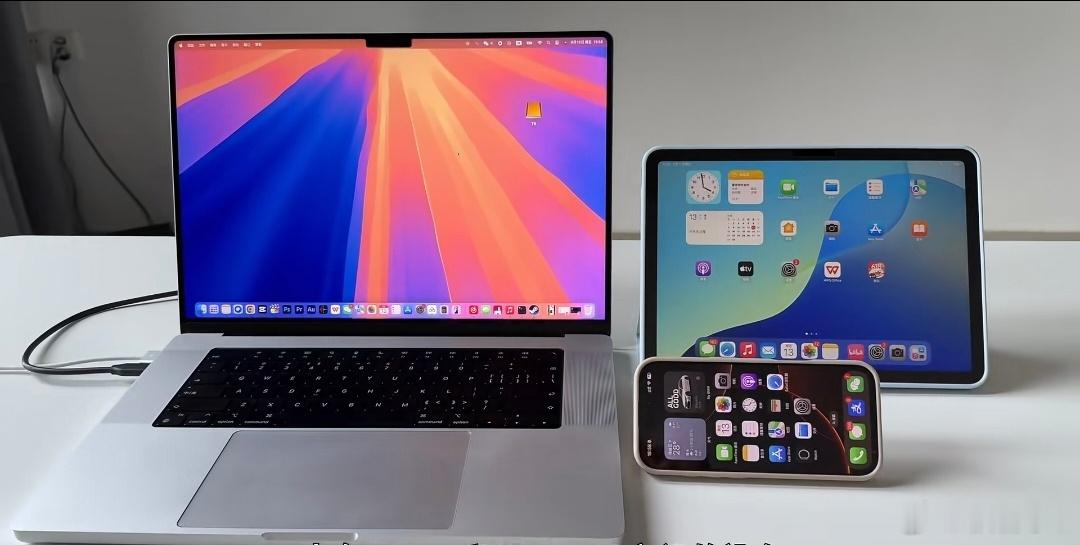 iPad越来越像Mac电脑了吗iPadOS确实越来越像Mac了，菜单栏、多窗口全
