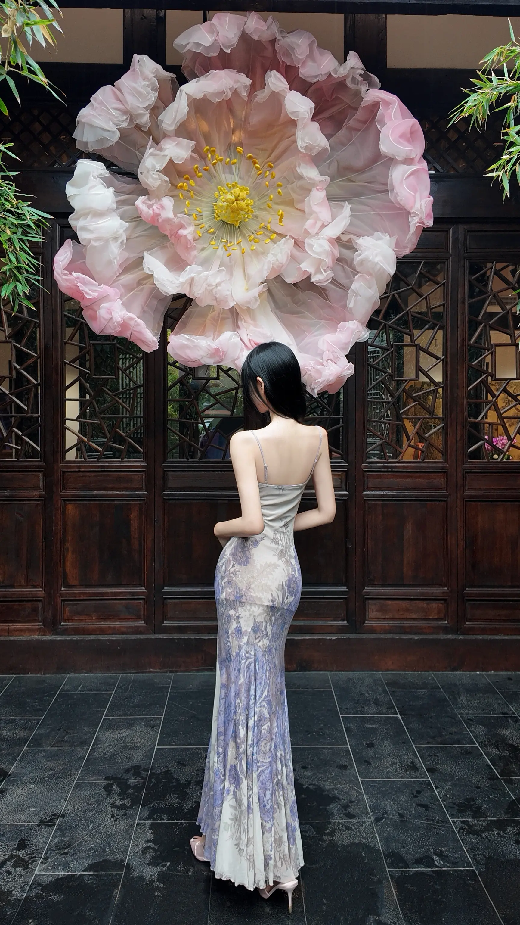 芍药承春宠，何曾羡牡丹